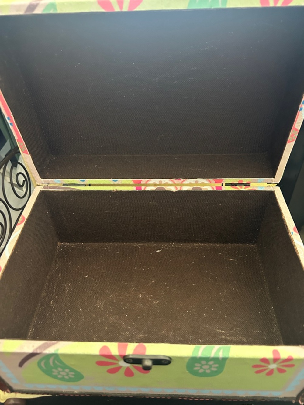 Storage box - Picture 4 of 7